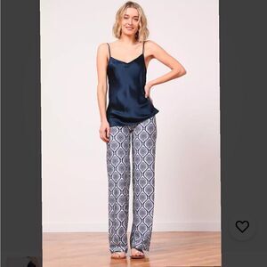 NWT Avenue Montaigne Blue and White Mosaic Pattern Flare Pants